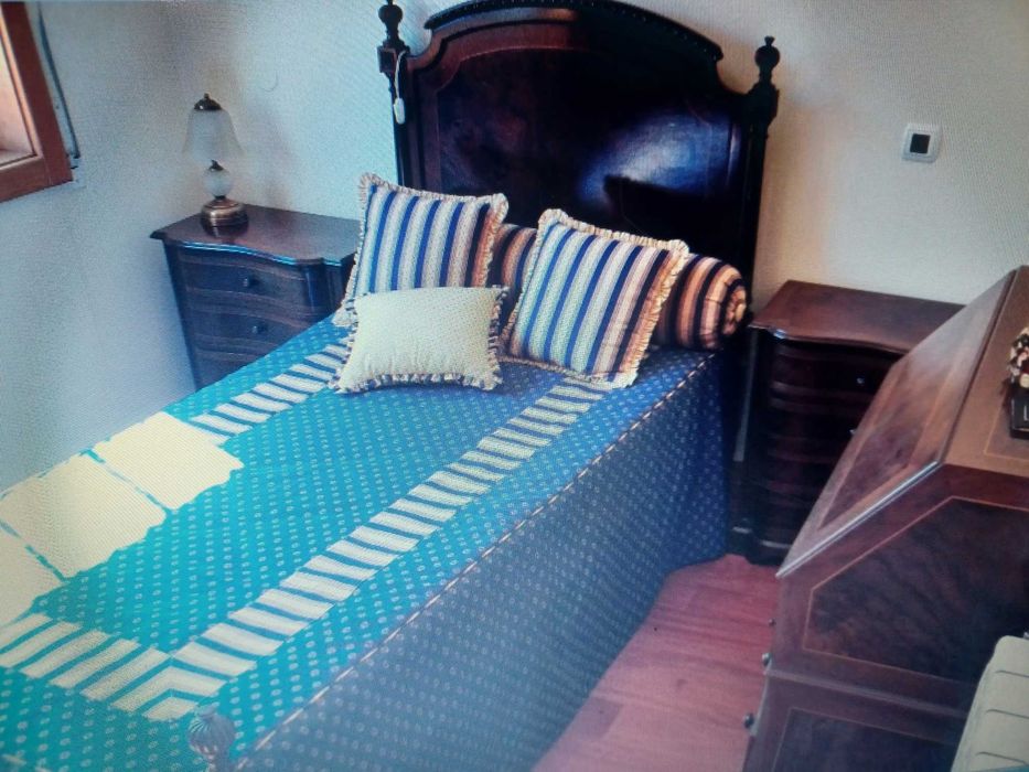 Quarto de solteiro em nogueira