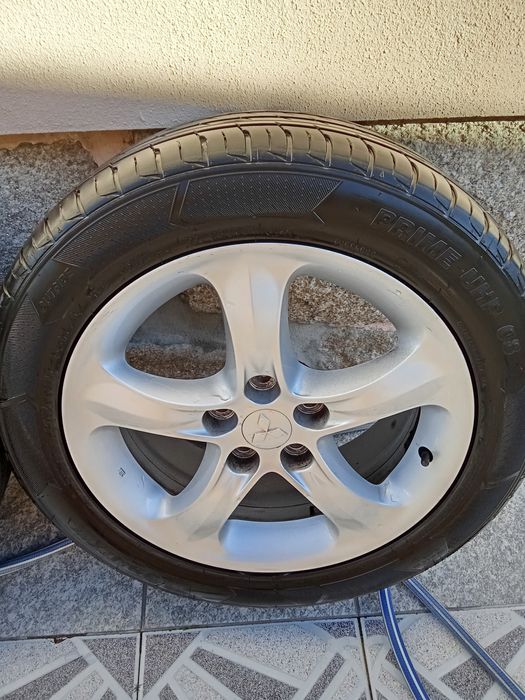 Vendo jantes 17 furação 5x114.3 com pneus 215/55  tudo impecável