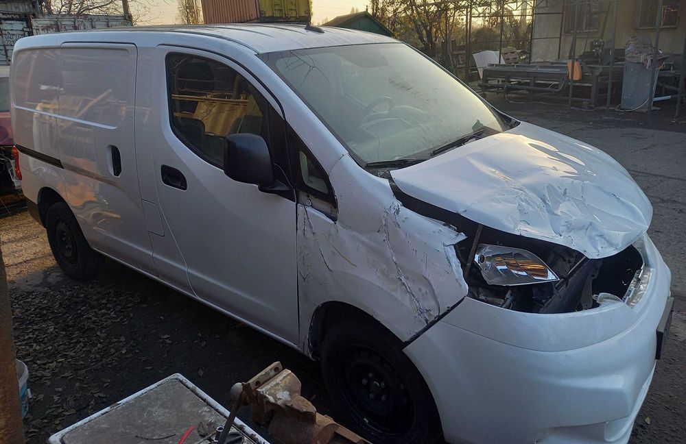 Микроавтобус грузовой Nissan NV 200