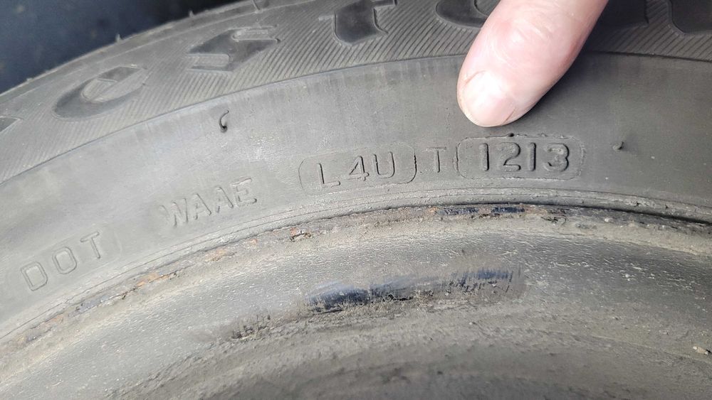 Opony zimowe na felgach 195/65R15-95T Golf 3 wyważone.