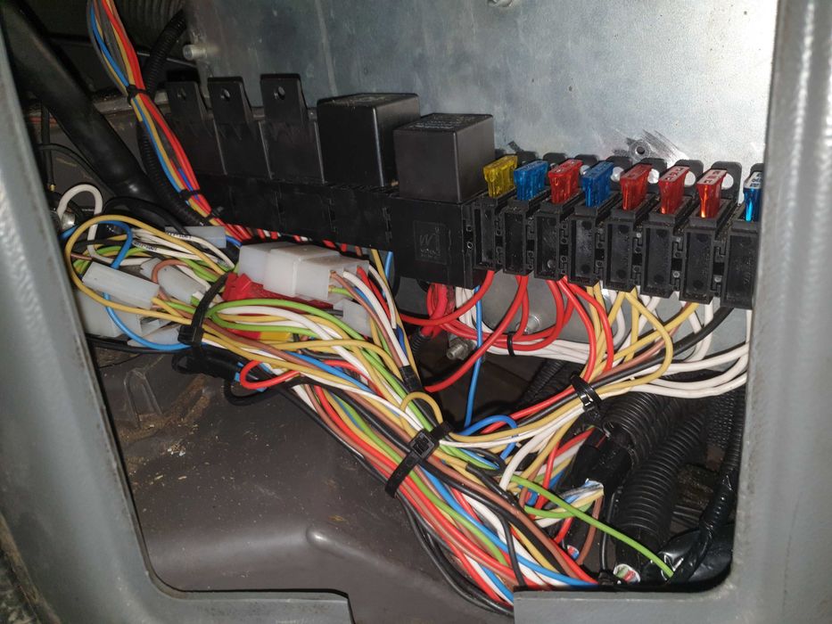 Naprawa instalacji elektrycznych w Maszynach Budowlanych Rolniczych