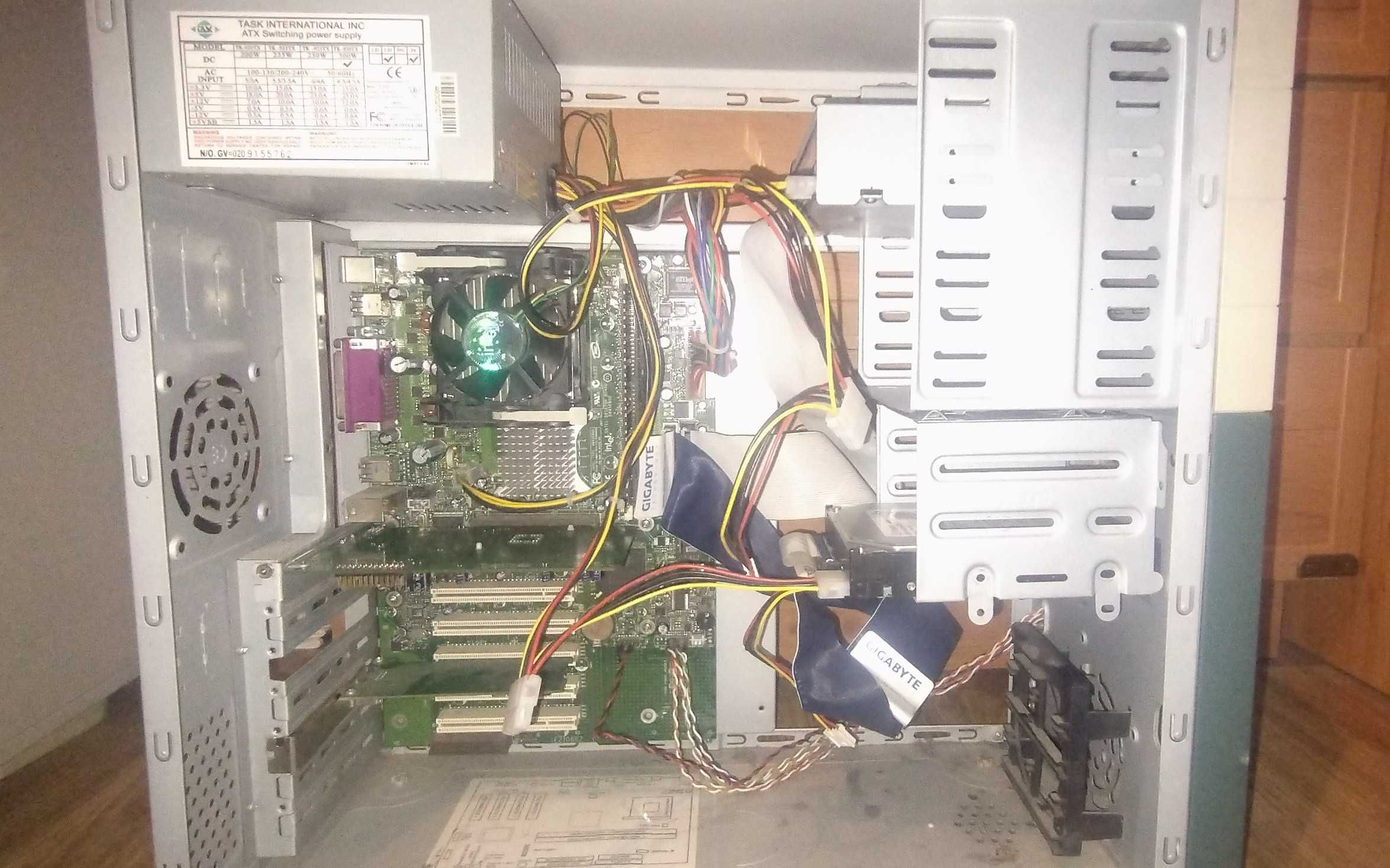 Komputer retro Intel pentium 4 Nvidia geforce2 MX 400