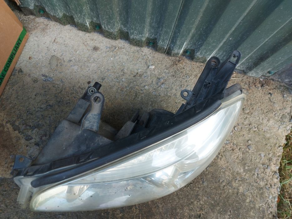 Фара ліва Тойота рав 4