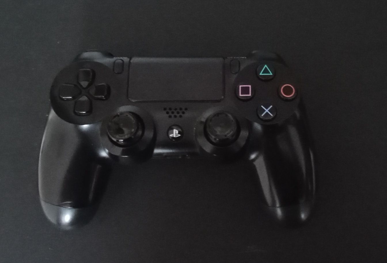 Vendo PS4 pro em mãos