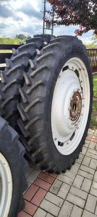 Koła wąskie międzyrzędowe 230/95 R32 i 270/95 R44 do ciągników MF, JD