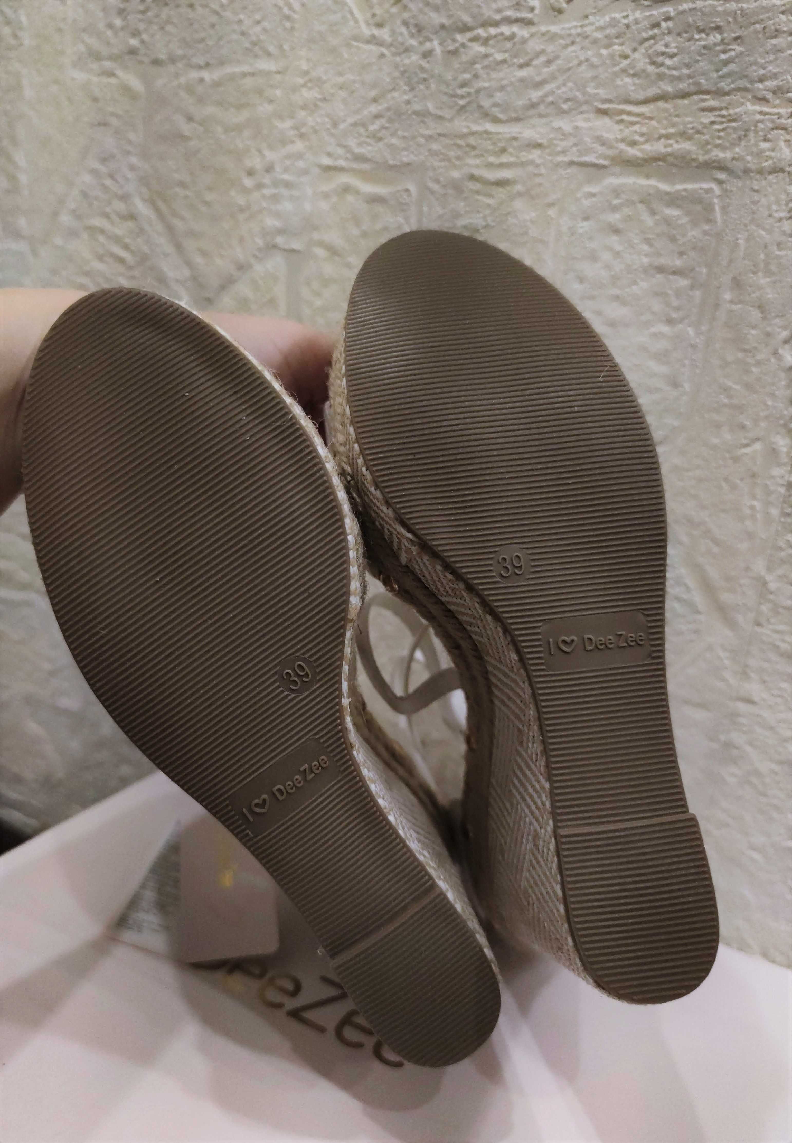 Босоножки на танкетке, изящные, белые, 37.5-38
