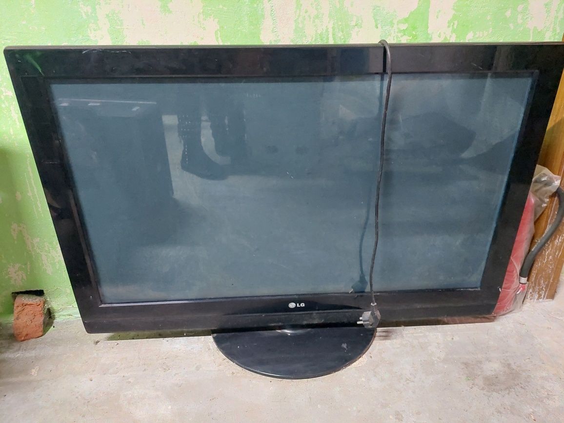 Телевизор  LG 42PG100R  не рабочий на запчасти