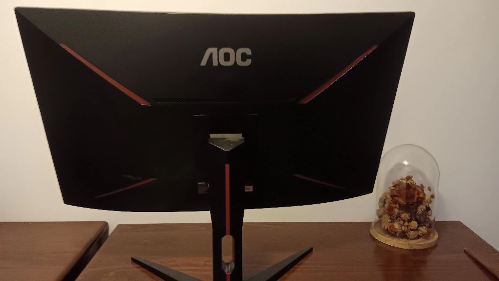 Monitor AOC com o ecrã partido