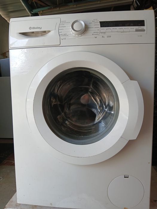 Máquina de lavar Balay de 8 kg em bom estado.
