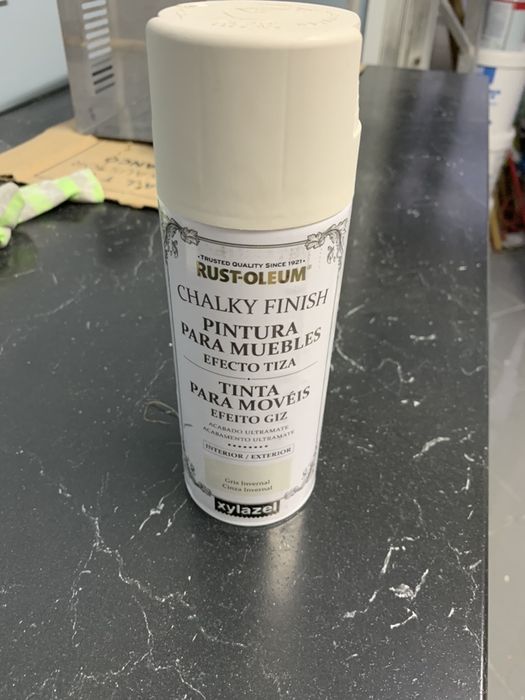 Tinta para móveis em spray