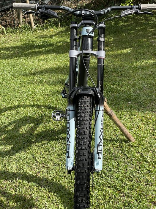 Trek session 8 2023 Downhill R2