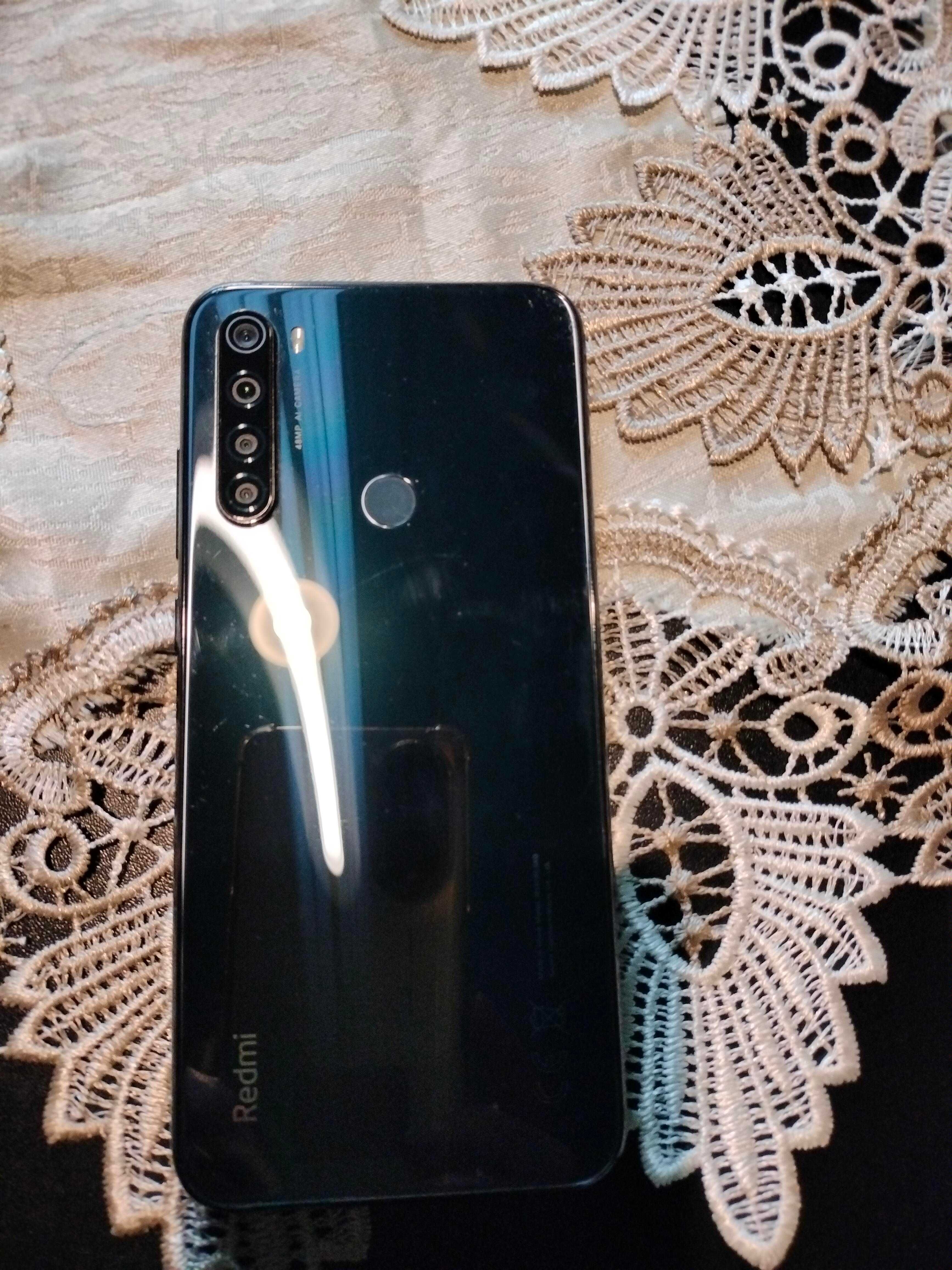 Sprzedam w bardzo dobrym stanie tylko brak pudełka Redmi 8 t
