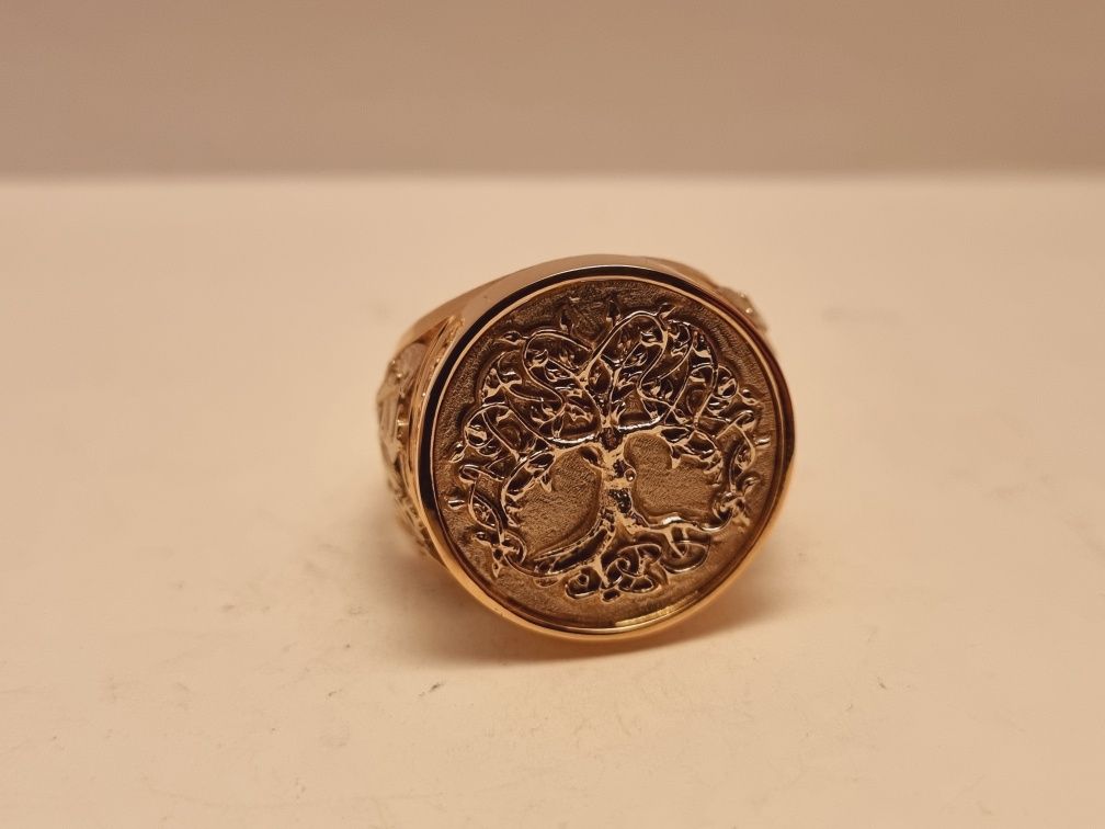 Золотое кольцо печатка