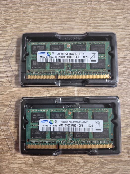 SAMSUNG 2 x DDR3 SODIMM 2 GB PC3-8500S M471B5673FH0-CF8