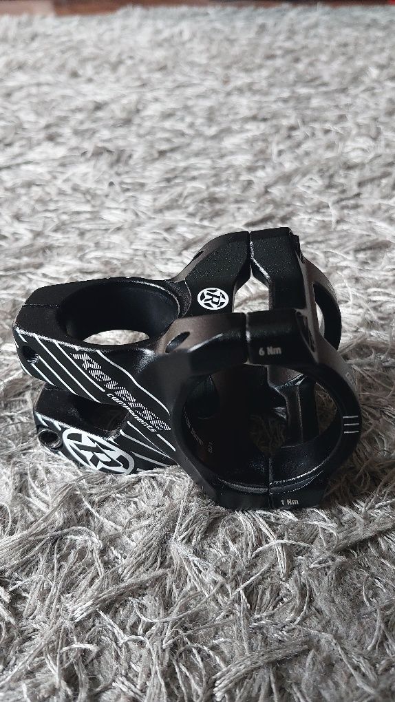 mostek reverse black one