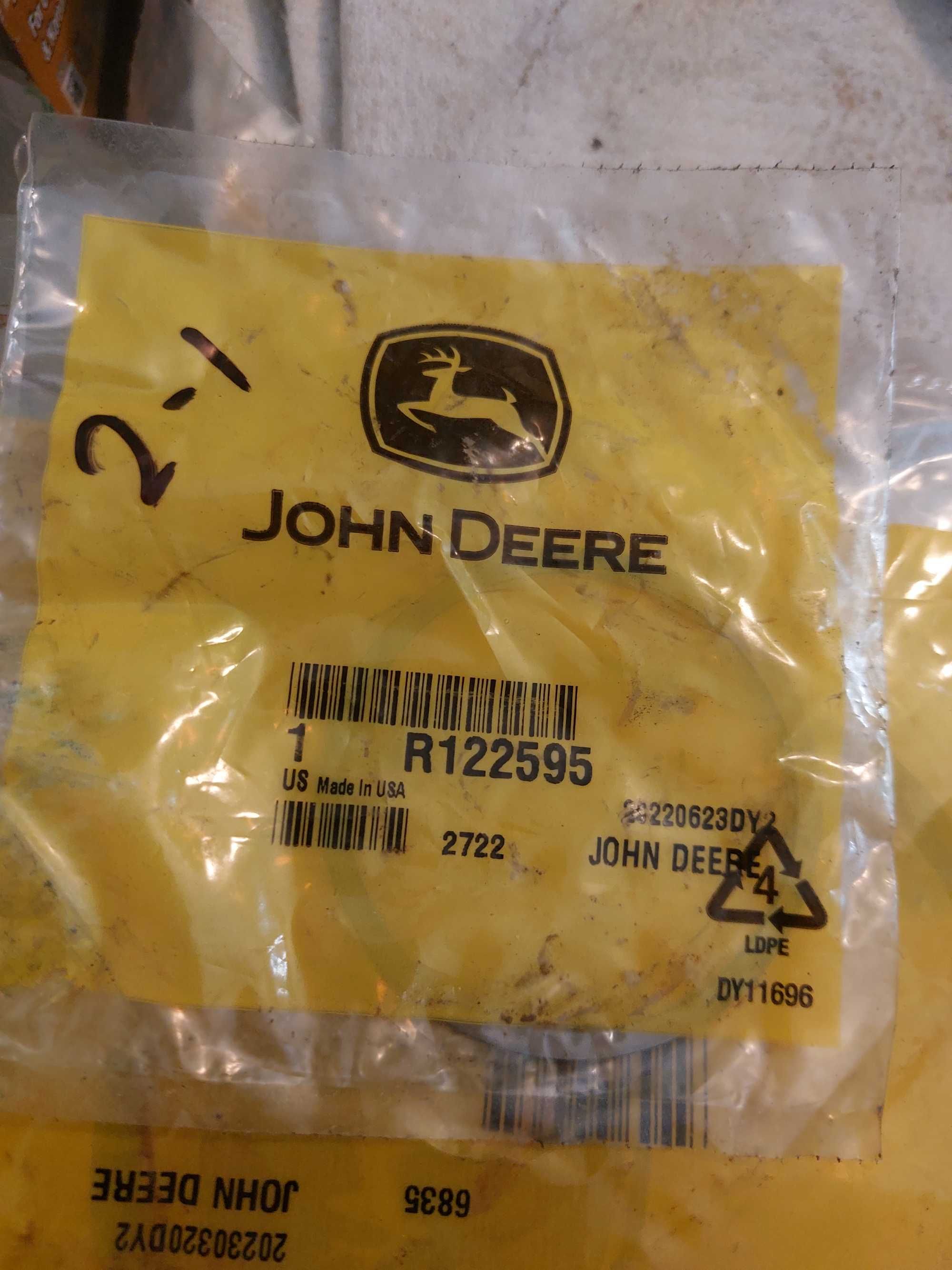 Запчасти  John Deere к двигателю