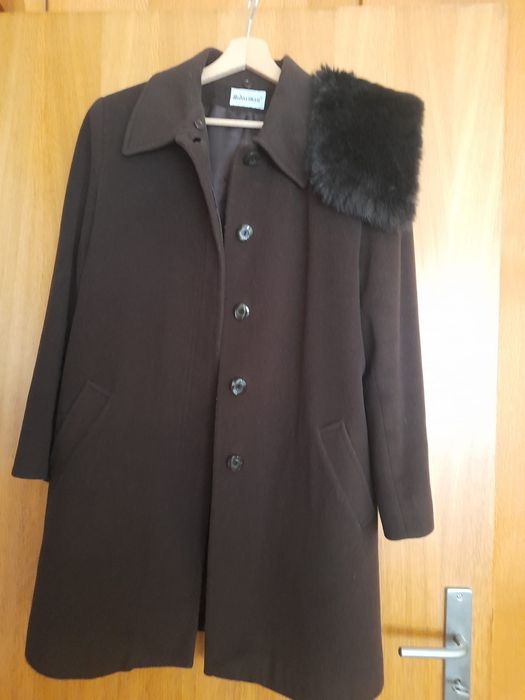 Belo casaco de fazenda castanho