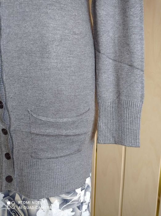 Świetny długi kardigan-tunika z długim rękawem.