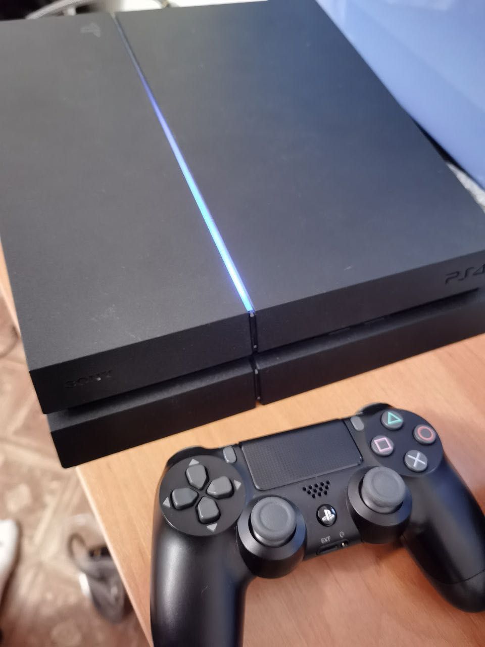 Продам Sony Playstation 4 1ТБ