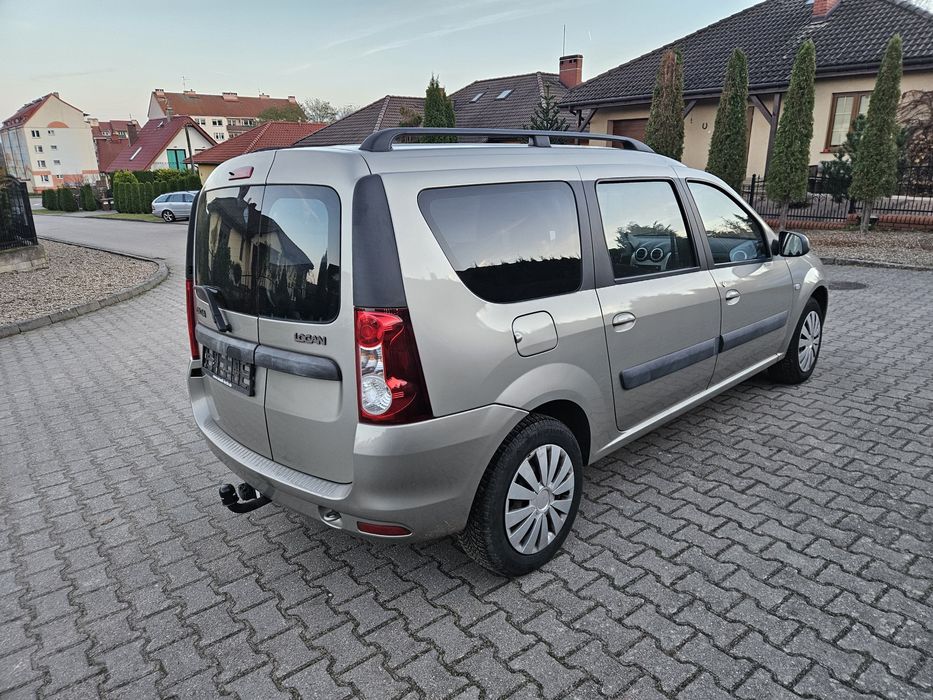 Logan 2012r  1.6 benzyna