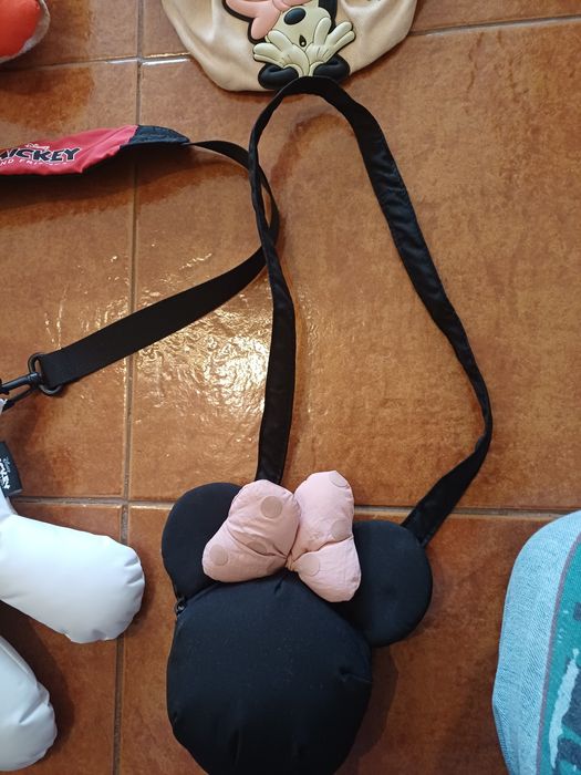 4 malas de menina tema disney da zara