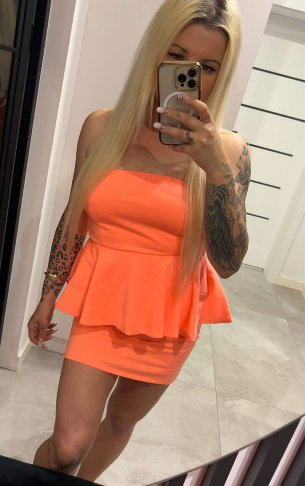 Zara neonowa sukienka z baskinką M
