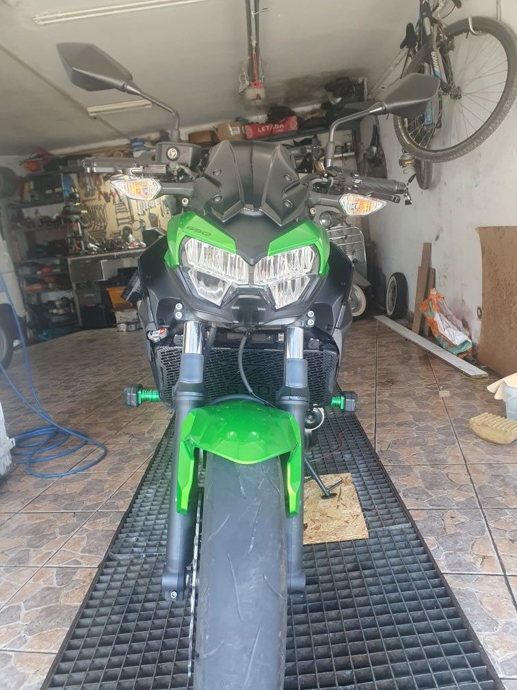 Kawasaki Z650 AKRAPOVIC (vários extras)