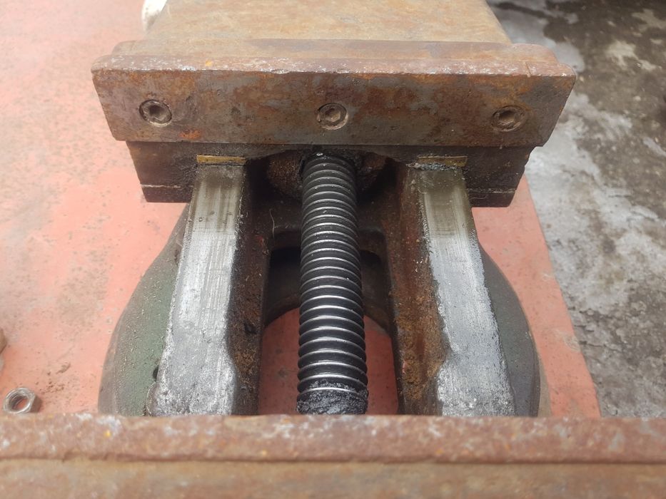 Станочные тиски 250