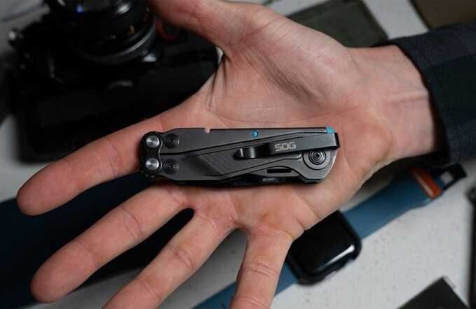 Брелок EDC мультитул SOG Flash MT Silver/Black та Urban Grey/Cyan