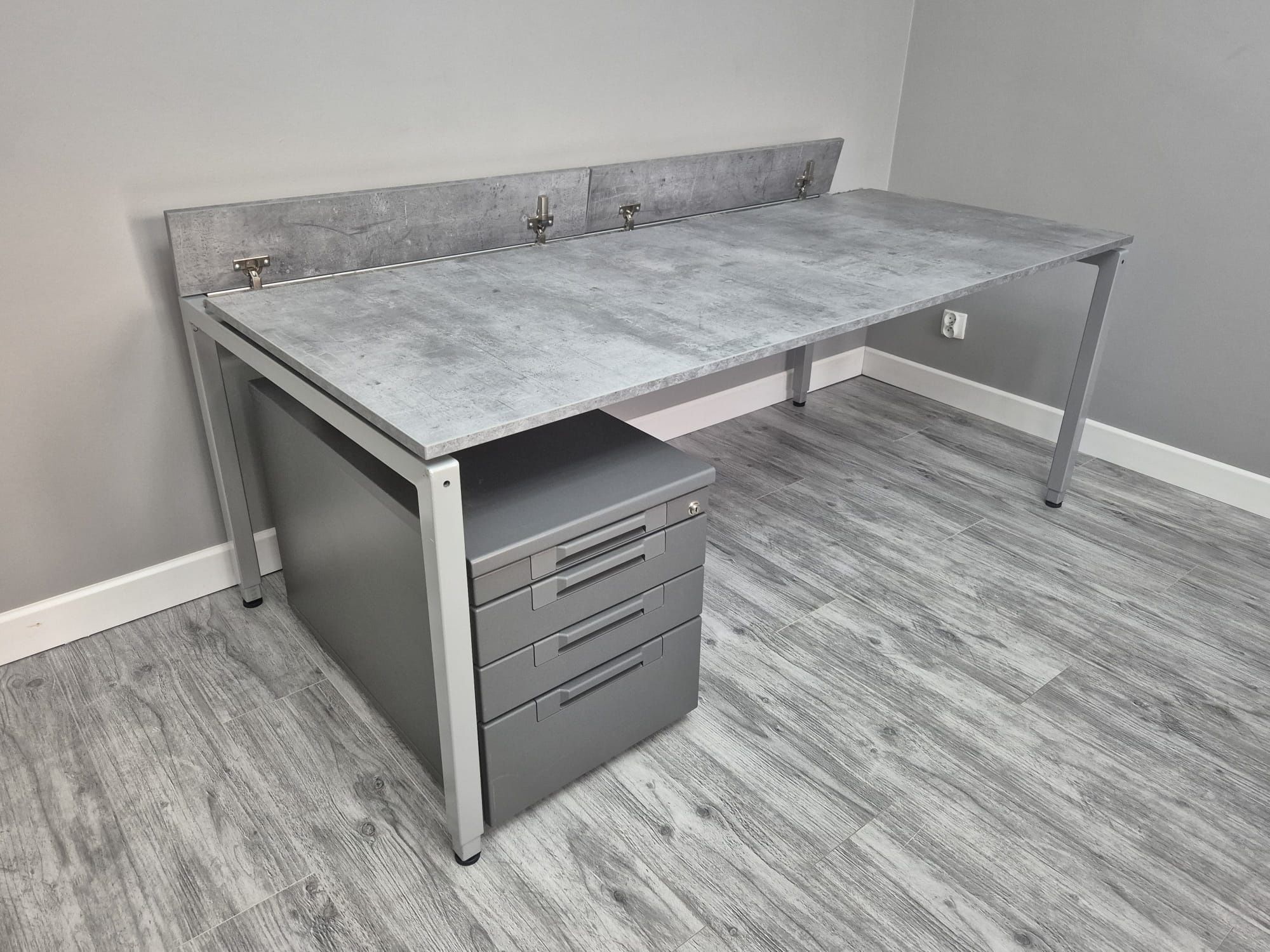 Biurko firmy VS 180x90 BETON
