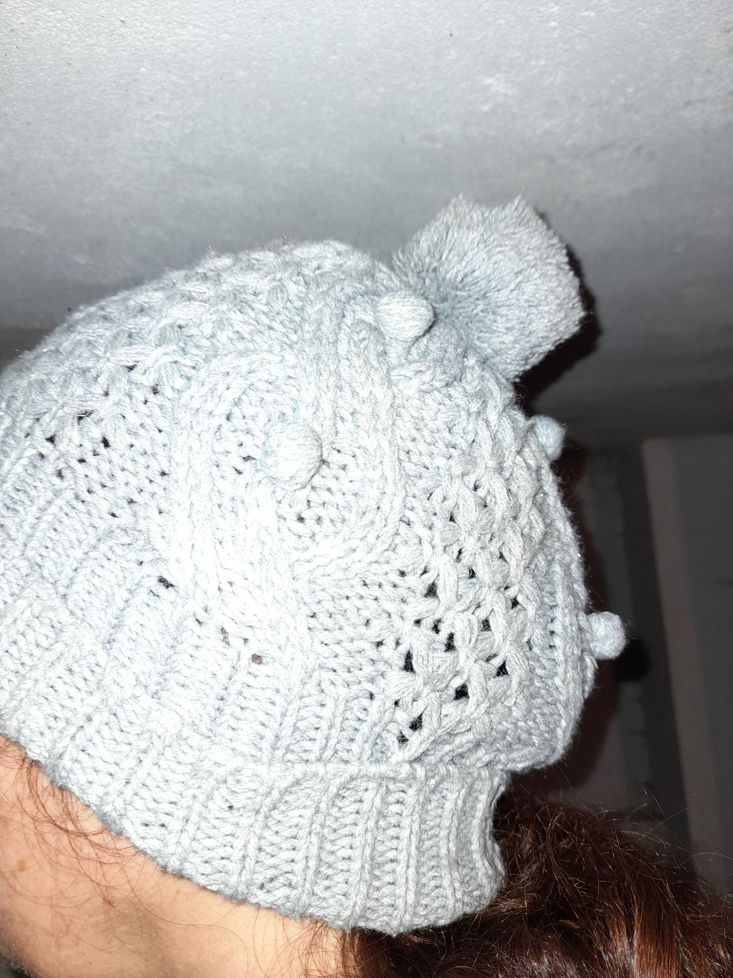 Gorro cinzento .