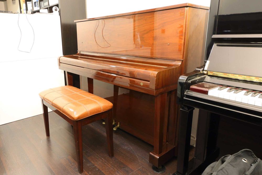 Piano Vertical Samick WG-5 – Regulagem Profissional, Pronto a Tocar