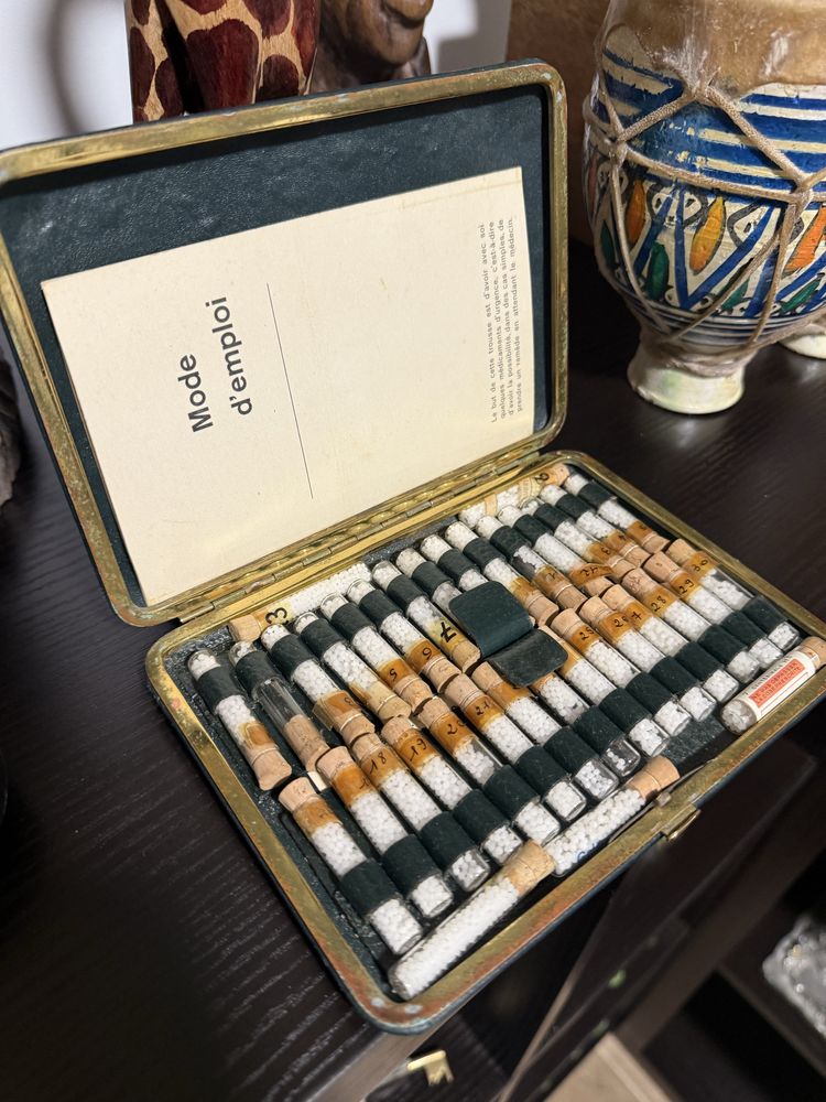 Caixa médico/farmácia antiga