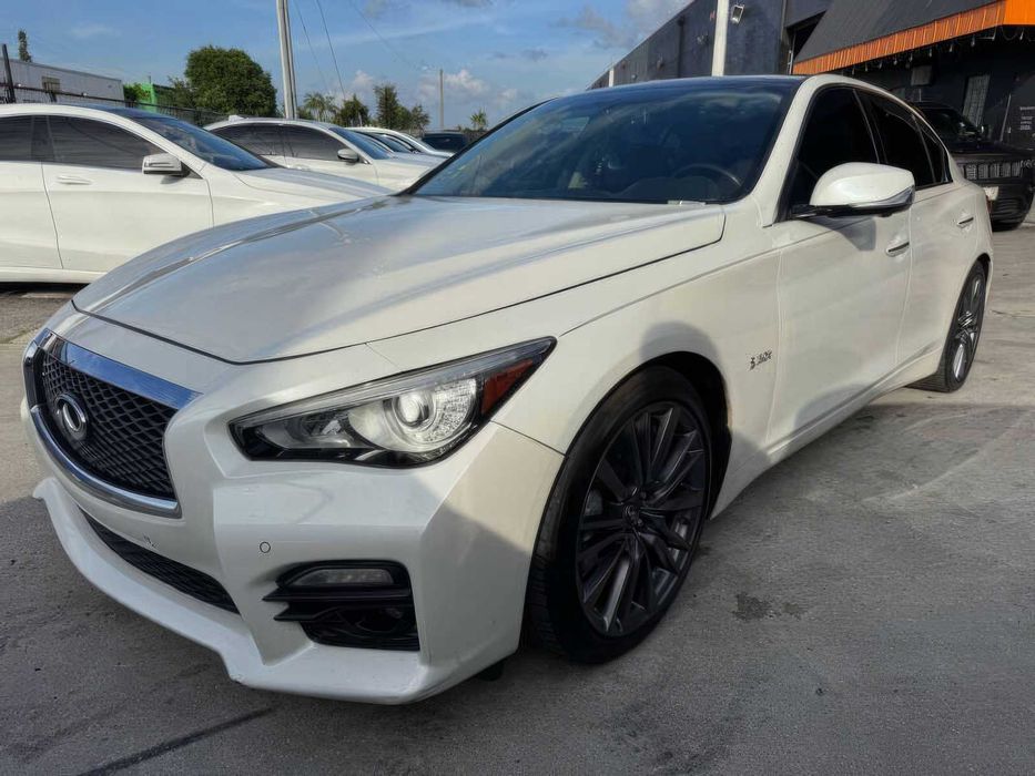 Infiniti Q50 Red Sport      2016