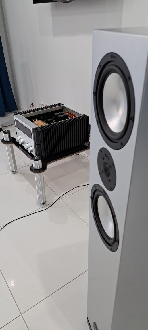 Canton Karat L800DC, CAV A8M, streamer Hi-Res, stolik Audio