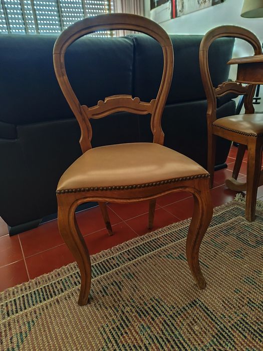 Mesa de jantar oval em madeira de Castanho, extensível + 6 cadeiras