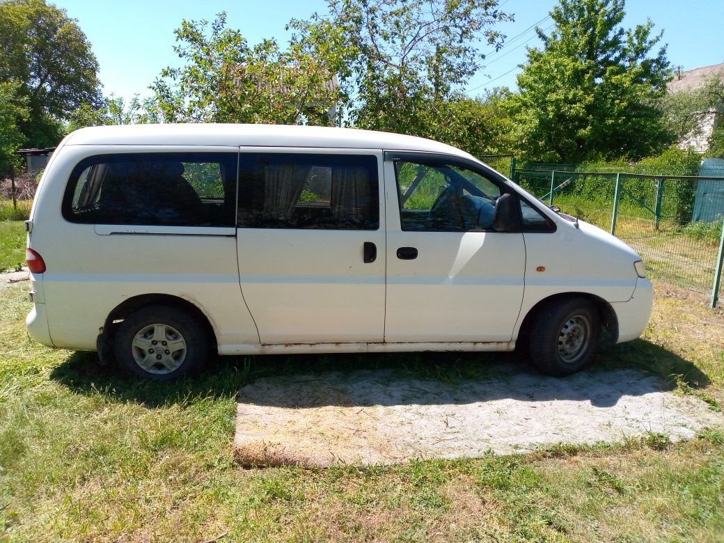 Бус Hyundai H1 (Starex)