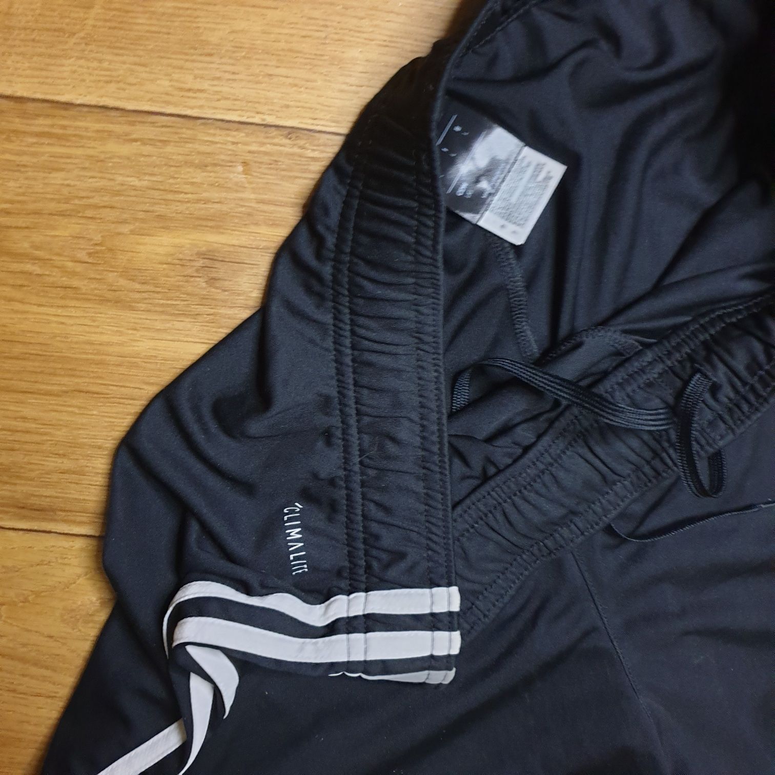Шорти чоловічі Adidas L/M мужские спортивні essentially хаки