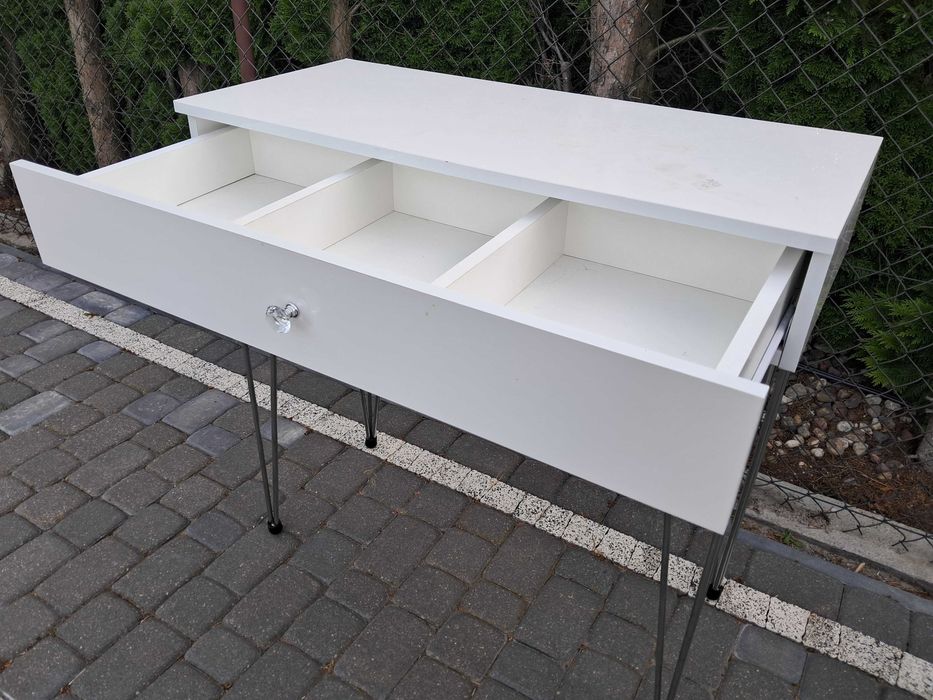 Toaletka biała elegancka
