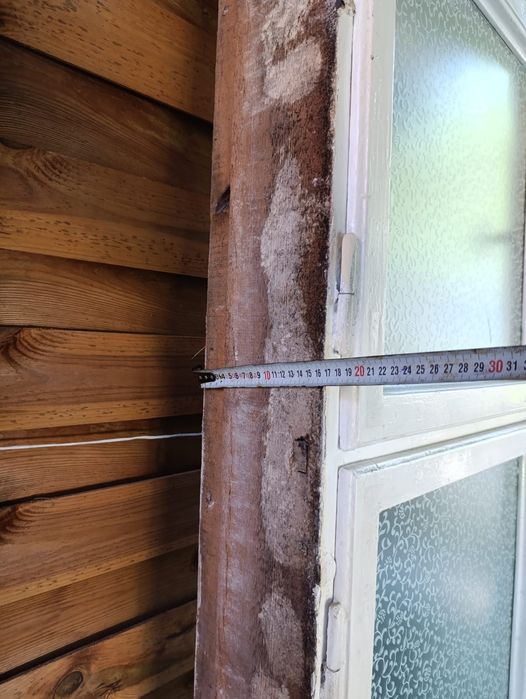 Okno stare drewniane okno skrzynkowe