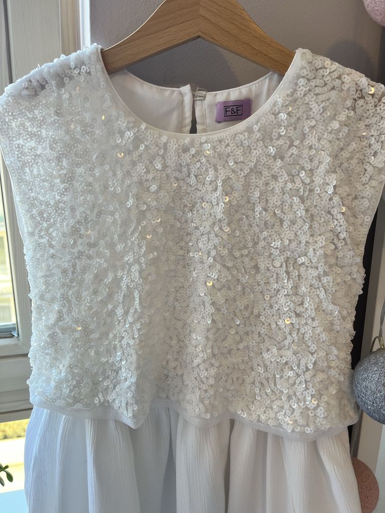 śliczna sukienka F&F 134 z cekinami elegancka