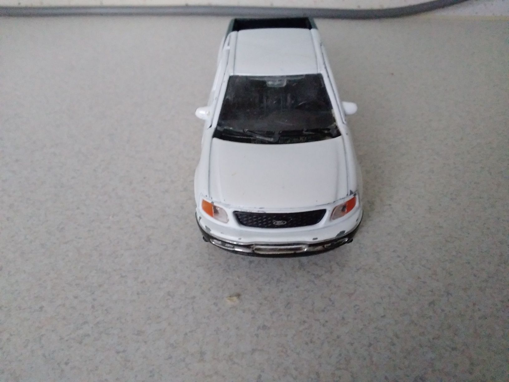 Модель авто Ford F-150. Масштаб 1/32.