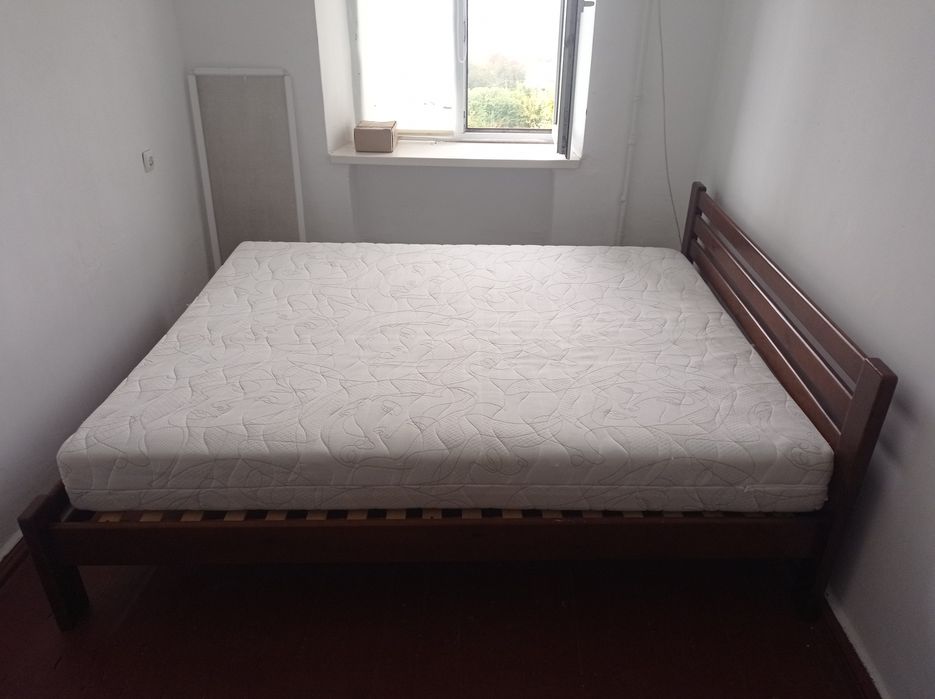 Кровать з матрасом