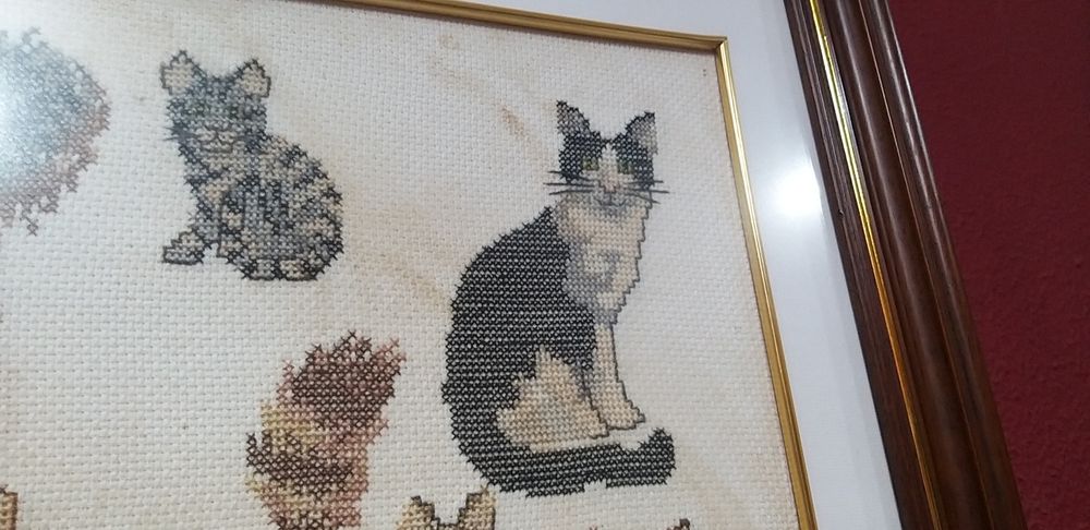 Quadro com gatos, em ponto cruz.