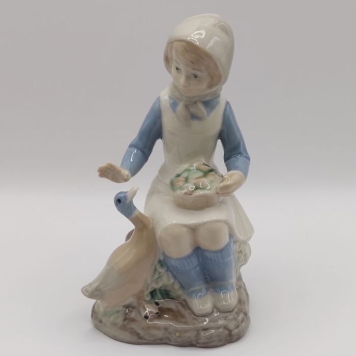 Figurka porcelanowa dziewczynka, gęsiarka Lladrò