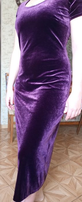 Велюровое платье  50 р