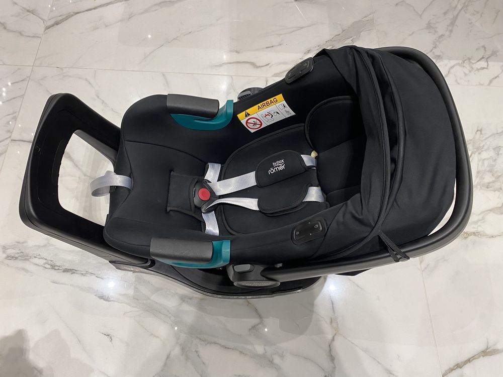 Fotelik Britax Romer Baby Safe 3 i-Size 0-13 kg z obrotowa baza Isofix