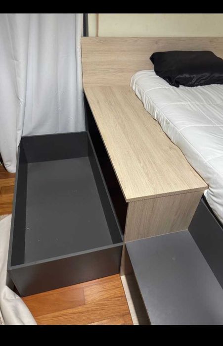 Cama com móvel. Pouco uso, em bom estado. Como novo