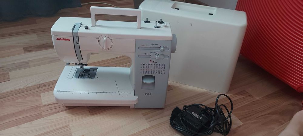 Швейна машина Janome 5519