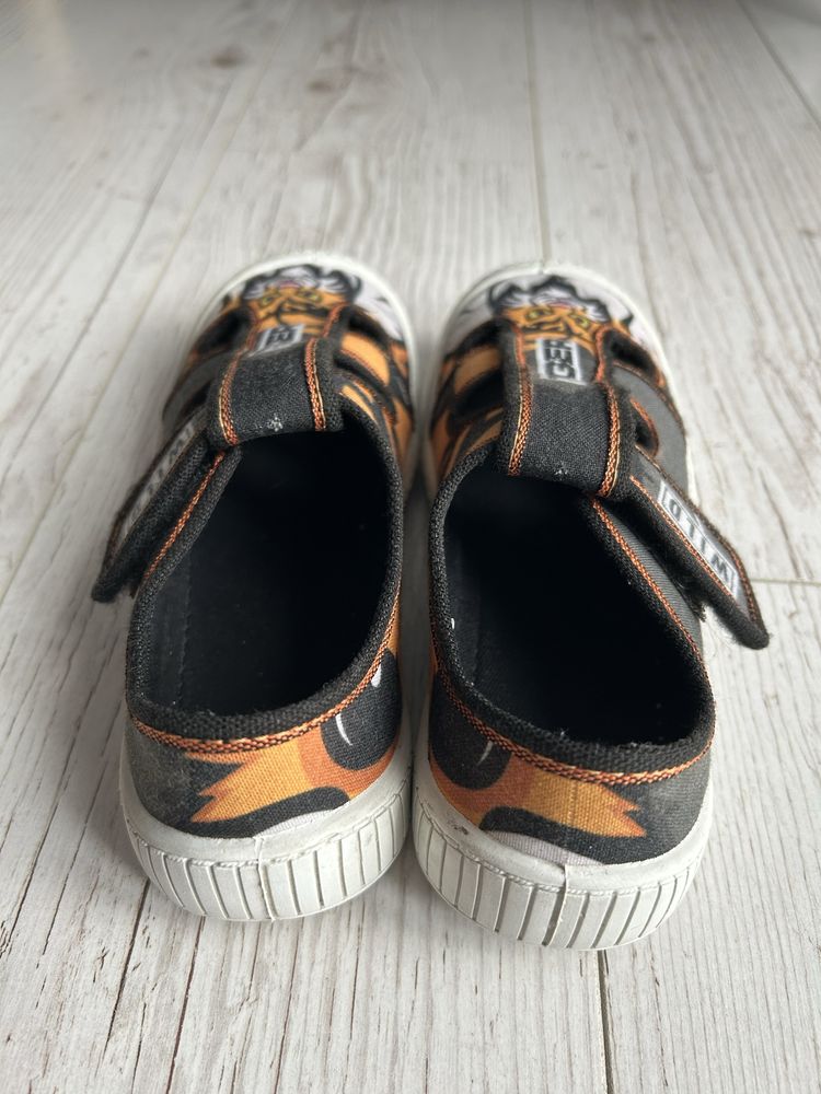 Buty -kapcie na zmianę r.32